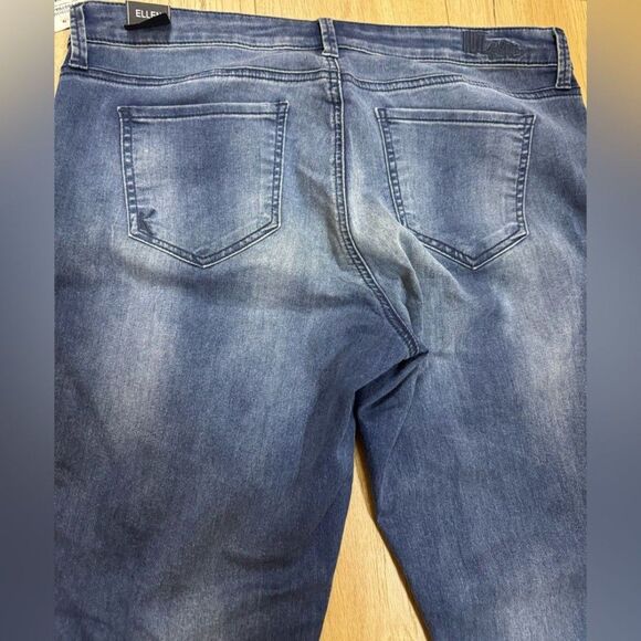 ๐โจ Size 16 Blue Denim Skinny Jeans ๐ Fading & Whiskers โ NWT Streetwear ๐ฅ - Picture 4 of 7